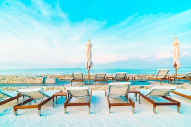 Lüks otel yüzme havuzu