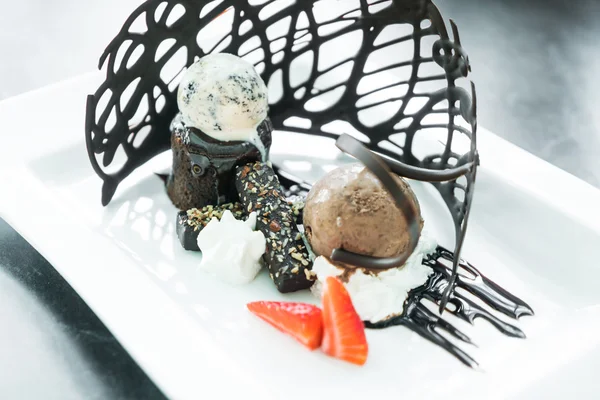 チョコレート アイス クリーム、ブラウニー — ストック写真