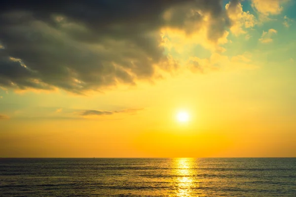 Krásný východ slunce a moře — Stock fotografie