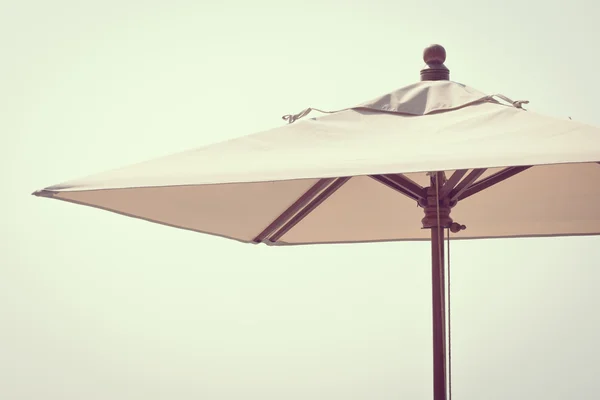 Umbrella beach with sky — Stock Photo, Image