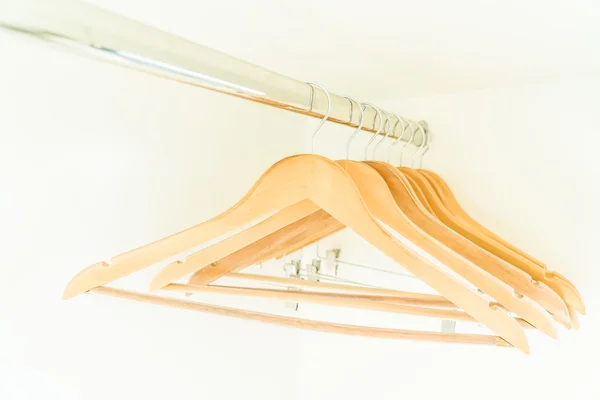 Prázdné ramínka na šaty — Stock fotografie