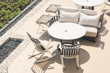 Modern sandalye ve masa