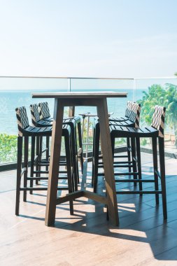 Modern sandalye ve masa