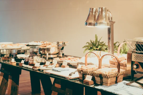 Buffet de catering en el restaurante del hotel — Foto de Stock