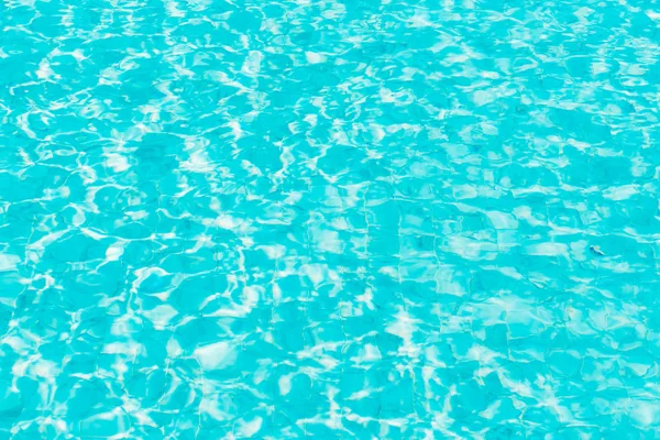수영장 물에 태양 빛의 반사 — 스톡 사진