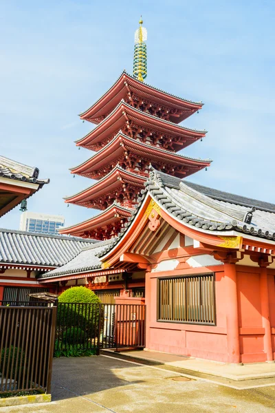 Hermosa arquitectura en el templo de Sensoji — Foto de Stock