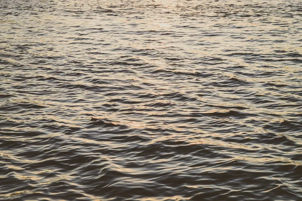 Meerwasser mit Lichtreflexion der Sonne — Stockfoto