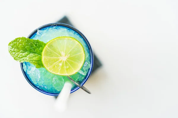 Färgglada lemon cocktail — Stockfoto