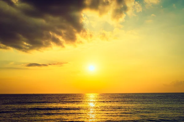 Beautiful Sunrise and sea — Stock Photo, Image
