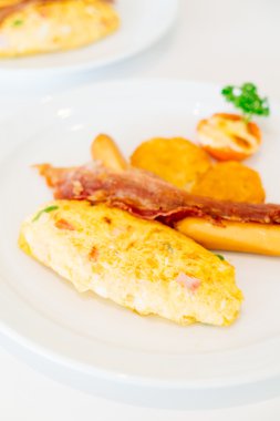 Sabah yemek için kahvaltı tabağı