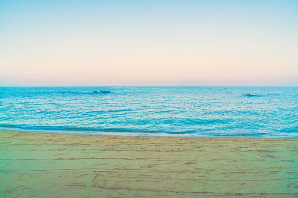 Beautiful sea and beach — Stock Photo, Image