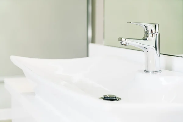 Fürdőszoba csaptelep víz — Stock Fotó