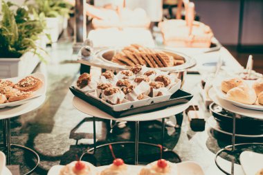 Otel restoranında açık büfe