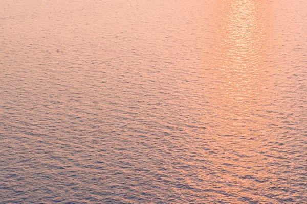 Pôr-do-sol no mar ao entardecer — Fotografia de Stock