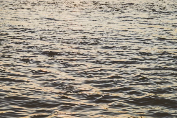 Agua de mar con reflejo de luz solar —  Fotos de Stock