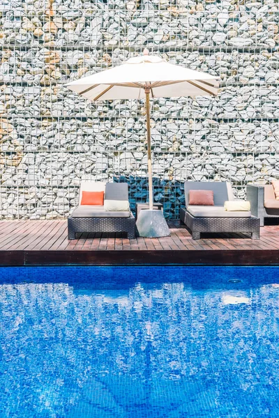 Belo hotel de luxo resort piscina — Fotografia de Stock