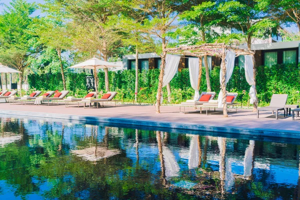 Mooi luxe hotel zwembad resort — Stockfoto