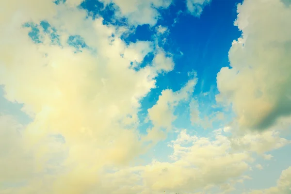 Beautiful clouds on sky — Stock Photo, Image