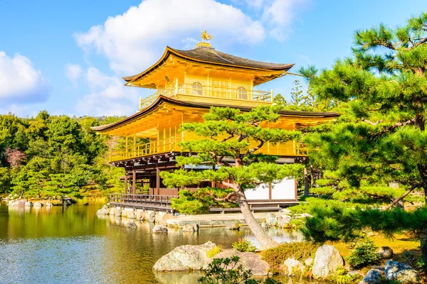 Pabellón de oro en el templo de Kinkakuji — Foto de Stock