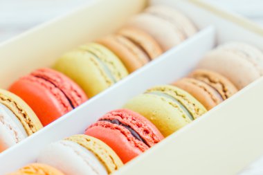 Renkli acıbadem kurabiyesi tatlı