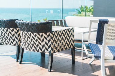 Modern sandalye ve masa