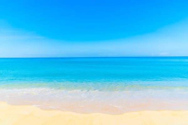 Beautiful beach and sea — Stock Photo, Image