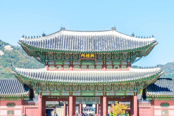 Gyeongbokgung Sarayı 'nın güzel mimarisi. — Stok fotoğraf