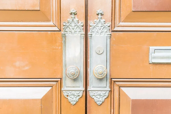 Maçanetas da porta velha — Fotografia de Stock