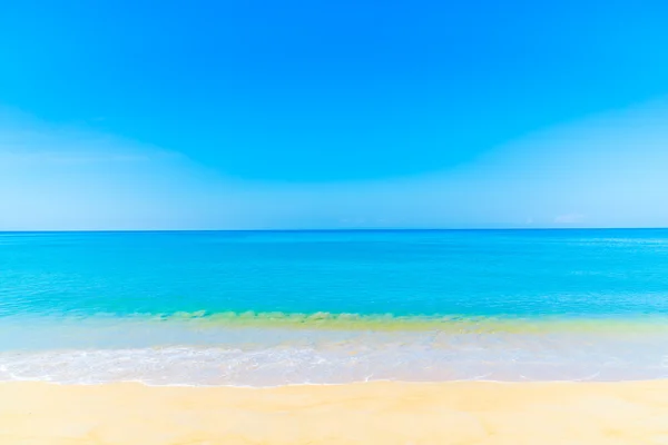 Beautiful beach and sea — Stock Photo, Image