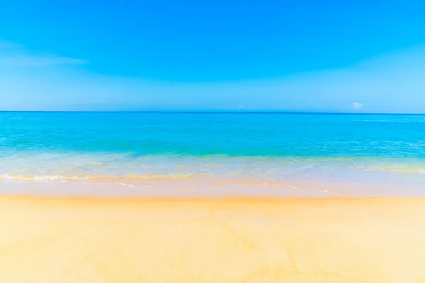 Piękna plaża i morze — Zdjęcie stockowe