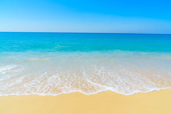 Hermosa playa y mar — Foto de Stock