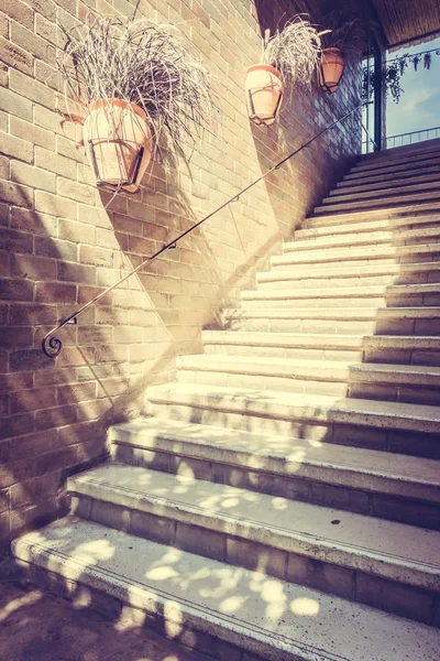 Vieux escaliers en béton — Photo