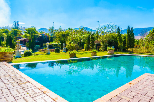 Открытый плавательный бассейн
