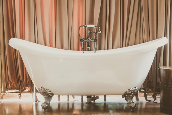 Bella vasca da bagno di lusso — Foto Stock