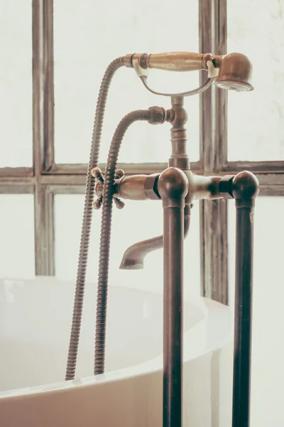 Bañera vintage en baño —  Fotos de Stock