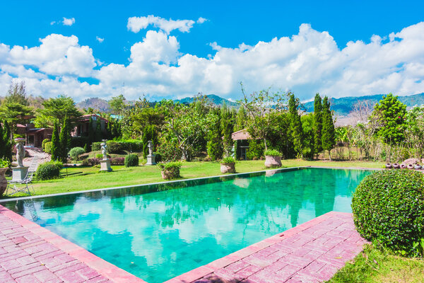 Бассейн с видом на море
