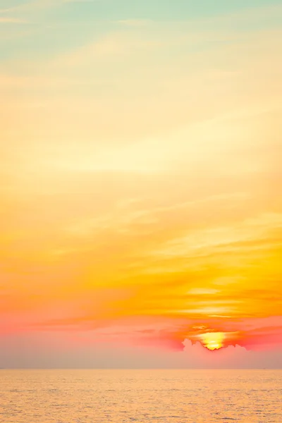 Prachtige zonsondergang op zee — Stockfoto