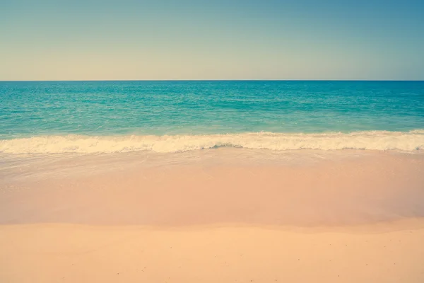 Красивий пляж і море — стокове фото