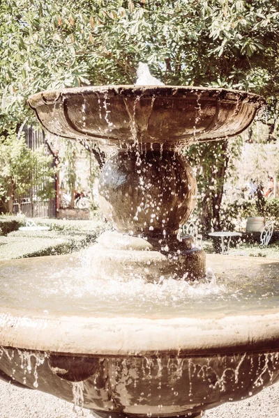 Belle fontaine à eau — Photo