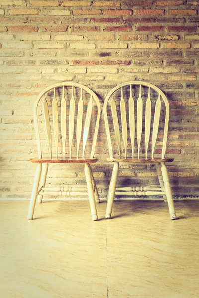Dřevěné židle v domě — Stock fotografie