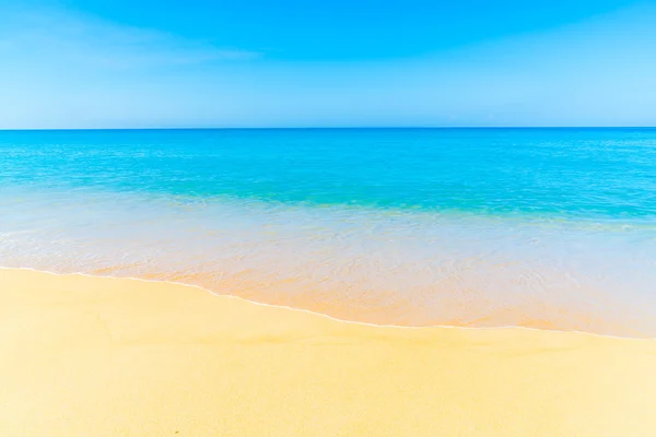 Hermosa playa y mar — Foto de Stock