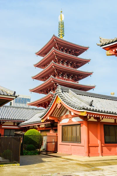 Hermosa arquitectura en el templo de Sensoji — Foto de Stock