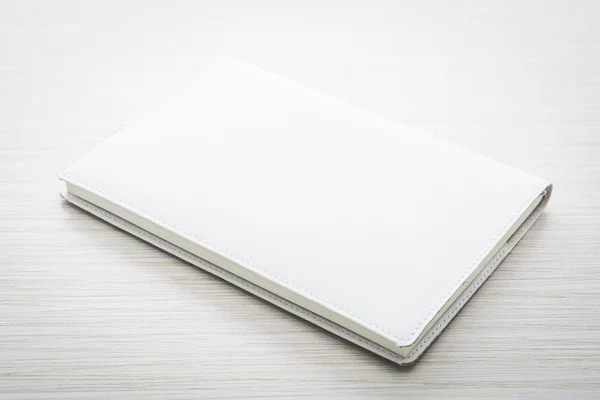 Leere weiße Attrappe Buch — Stockfoto