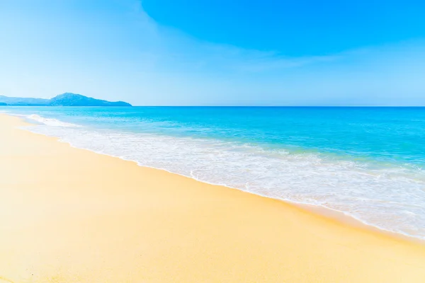 Hermosa playa y mar — Foto de Stock