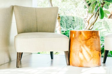 oturma odasında sandalye