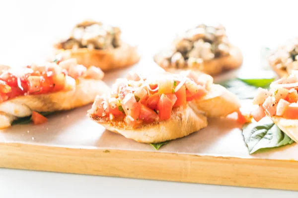 Bruschetta di pomodoro e funghi — Foto Stock