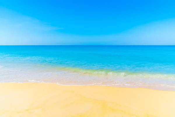 Hermosa playa y mar — Foto de Stock