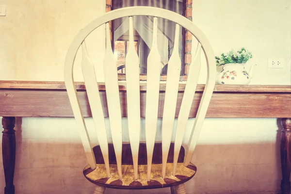 나무 의자와 탁자 — 스톡 사진