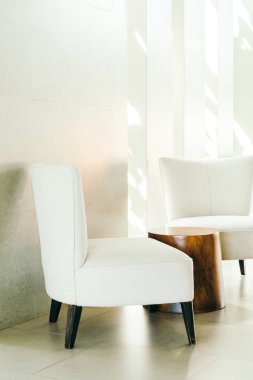 oturma odasında sandalye