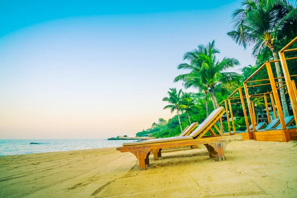 Cadeiras vazias na praia — Fotografia de Stock